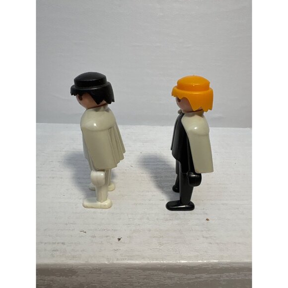 Vintage Geobra Playmobil Figures White & Black Bodies With Capes One is Peg Leg - Picture 4 of 7